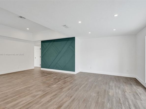 8109 NW 71st Ave, Tamarac FL 33321