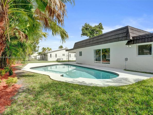 8109 NW 71st Ave, Tamarac FL 33321