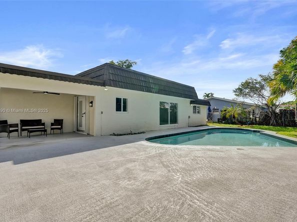 8109 NW 71st Ave, Tamarac FL 33321