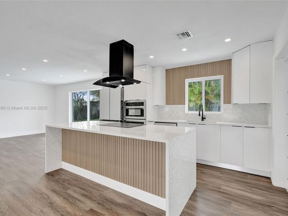 8109 NW 71st Ave, Tamarac FL 33321