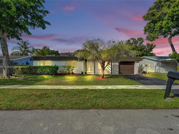 8109 NW 71st Ave, Tamarac FL 33321