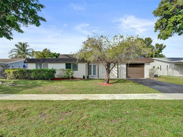 8109 NW 71st Ave, Tamarac FL 33321