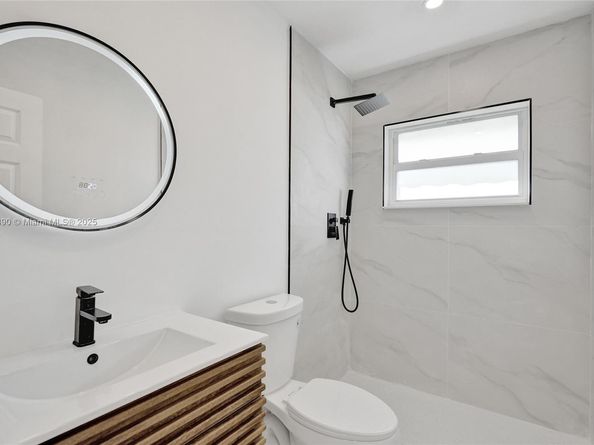 8109 NW 71st Ave, Tamarac FL 33321