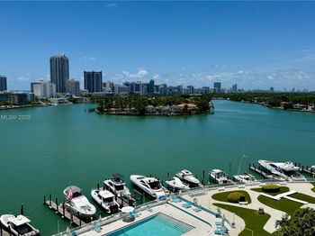 900 Bay Dr
