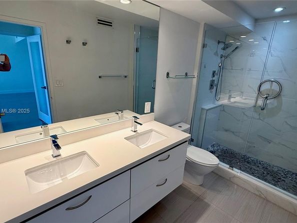 900 Bay Dr 906, Miami Beach FL 33141