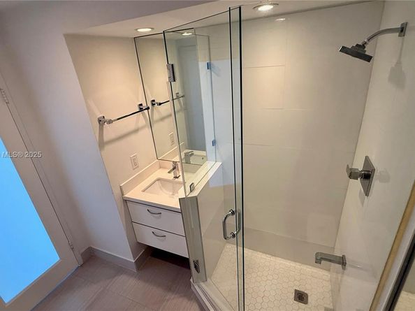 900 Bay Dr 906, Miami Beach FL 33141