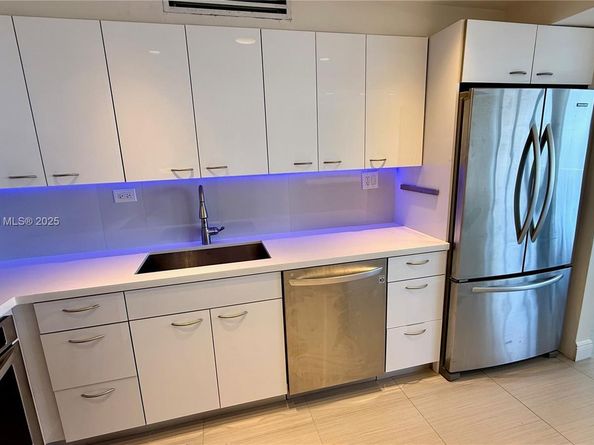 900 Bay Dr 906, Miami Beach FL 33141