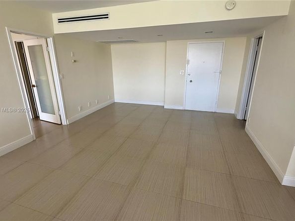 900 Bay Dr 906, Miami Beach FL 33141