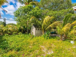 1320 NE 135th St, North Miami FL 33161