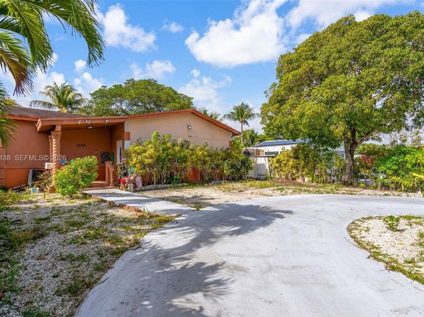 1320 NE 135th St, North Miami FL 33161