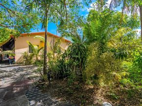 1320 NE 135th St, North Miami FL 33161