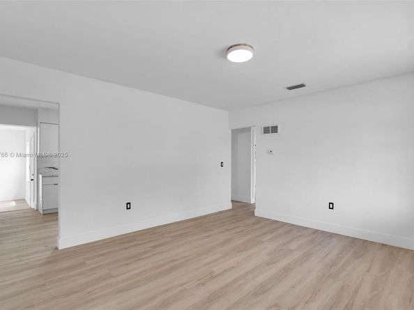 8935 NW 10th Ave, Miami FL 33150