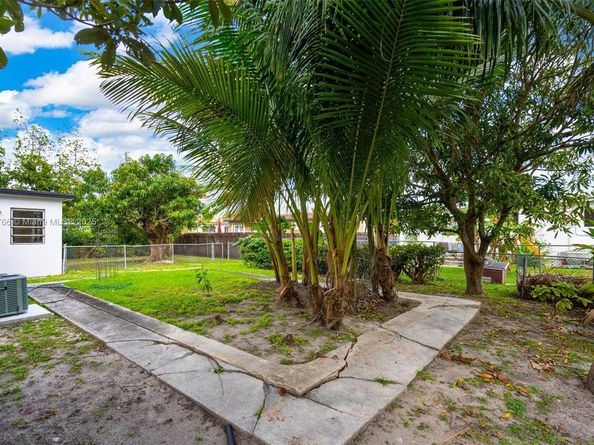 8935 NW 10th Ave, Miami FL 33150