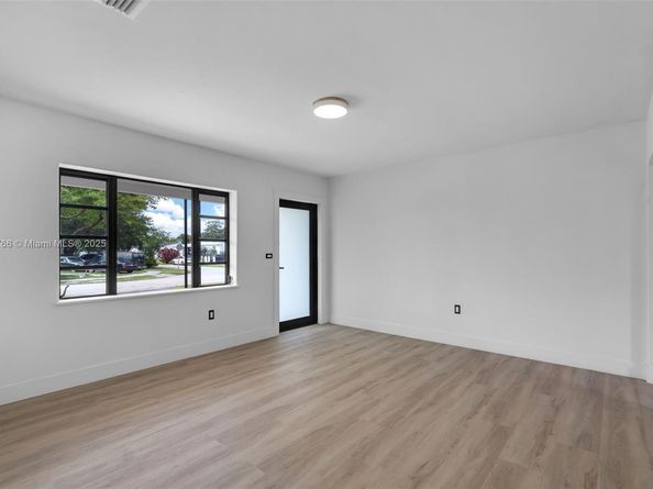 8935 NW 10th Ave, Miami FL 33150