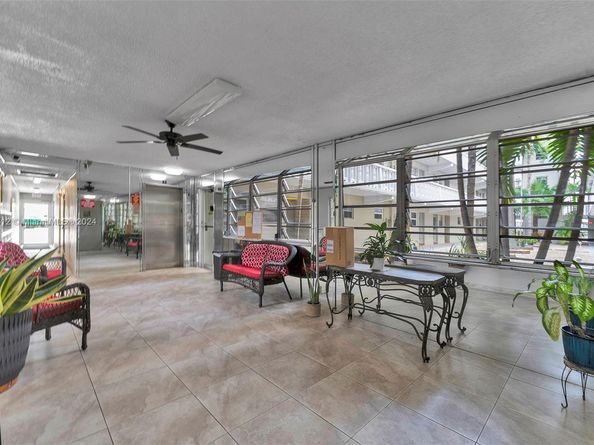 330 SE 2nd St 303F, Hallandale Beach FL 33009