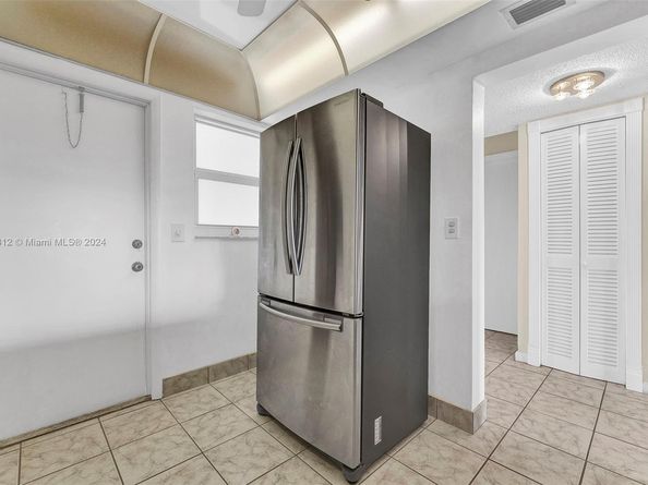 330 SE 2nd St 303F, Hallandale Beach FL 33009