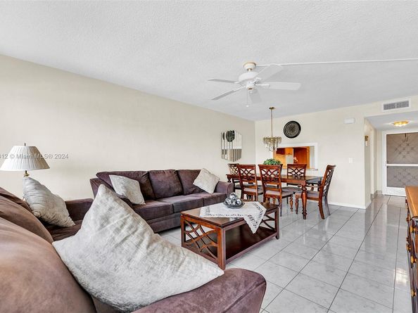 330 SE 2nd St 303F, Hallandale Beach FL 33009
