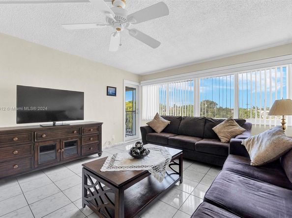 330 SE 2nd St 303F, Hallandale Beach FL 33009