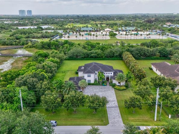 11901 NW 12th St, Plantation FL 33323