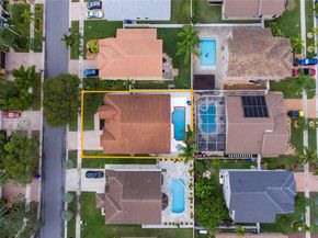 18427 NW 9th Ct, Pembroke Pines FL 33029