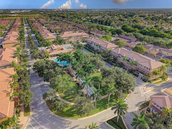 14774 SW 10th St 10502, Pembroke Pines FL 33027