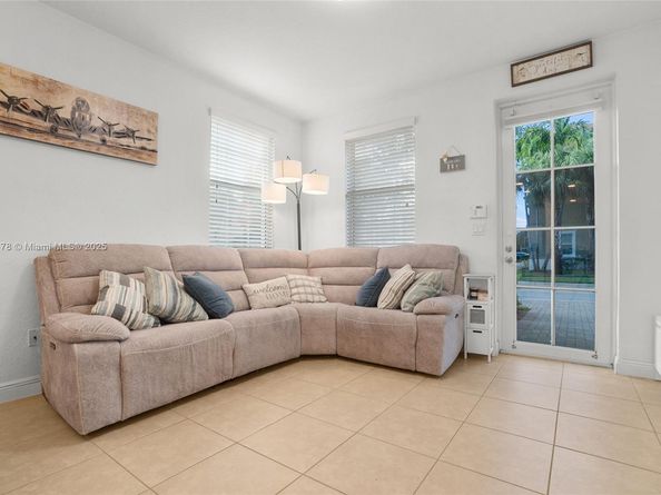 14774 SW 10th St 10502, Pembroke Pines FL 33027