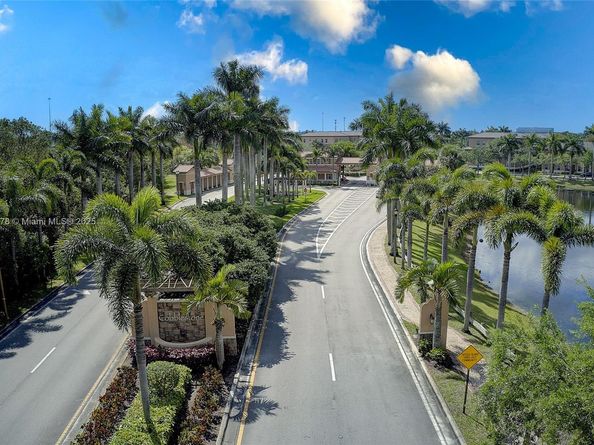 14774 SW 10th St 10502, Pembroke Pines FL 33027