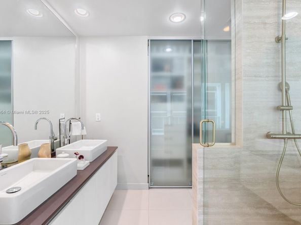 1040 Biscayne Blvd 2908, Miami FL 33132