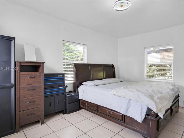 1554 NW 58th St, Miami FL 33142