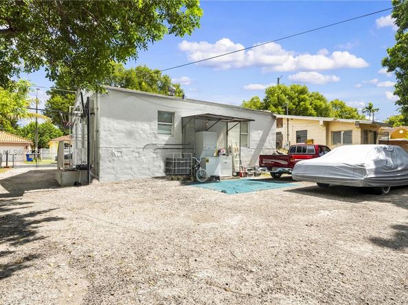 1554 NW 58th St, Miami FL 33142