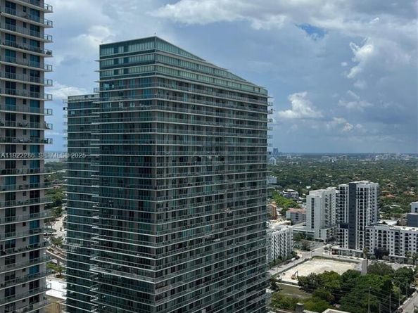 1000 Brickell Plz 3211, Miami FL 33131