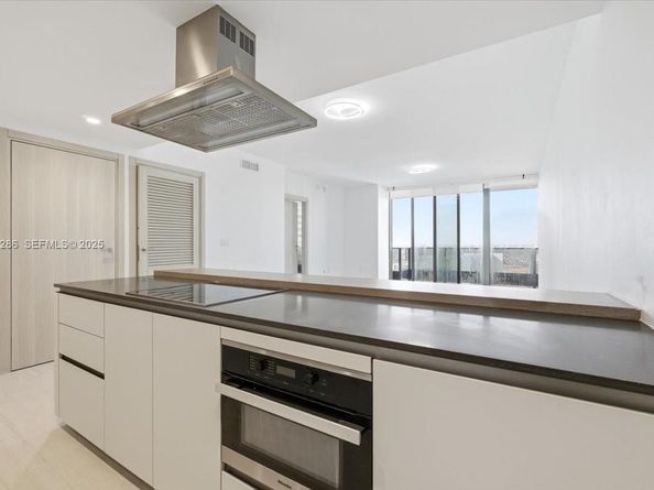 1000 Brickell Plz 3211, Miami FL 33131