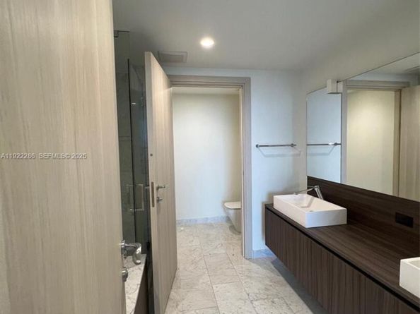 1000 Brickell Plz 3211, Miami FL 33131