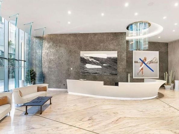 1000 Brickell Plz 3211, Miami FL 33131