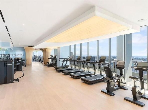 1000 Brickell Plz 3211, Miami FL 33131