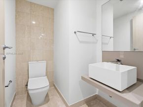 1000 Brickell Plz 3211, Miami FL 33131