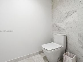 1000 Brickell Plz 3211, Miami FL 33131