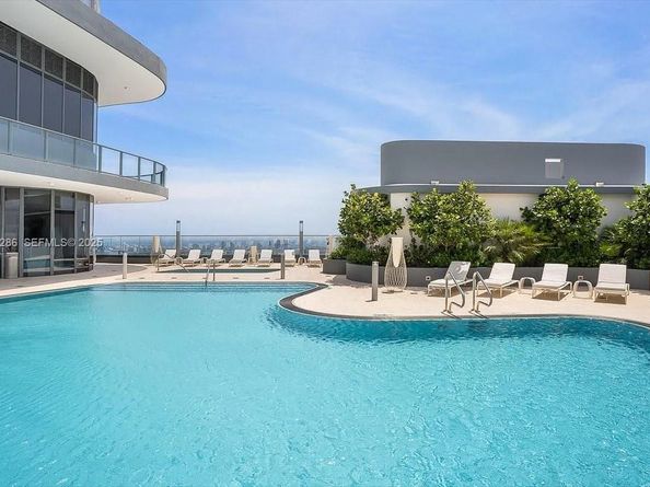 1000 Brickell Plz 3211, Miami FL 33131