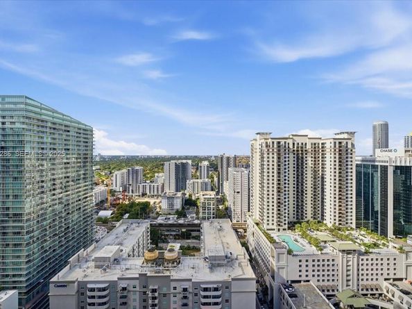 1000 Brickell Plz 3211, Miami FL 33131