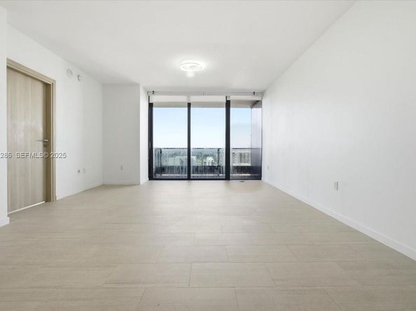 1000 Brickell Plz 3211, Miami FL 33131