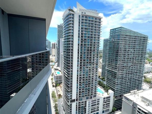 1000 Brickell Plz 3211, Miami FL 33131