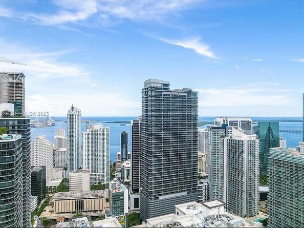 1000 Brickell Plz 3211, Miami FL 33131
