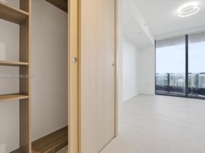 1000 Brickell Plz 3211, Miami FL 33131