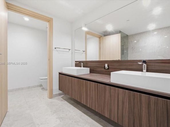 1000 Brickell Plz 3211, Miami FL 33131