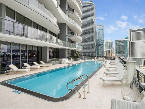 1000 Brickell Plz 3211, Miami FL 33131