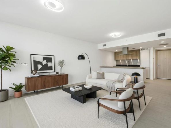 1000 Brickell Plz 3211, Miami FL 33131