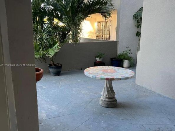 2000 Biarritz Dr 202, Miami Beach FL 33141