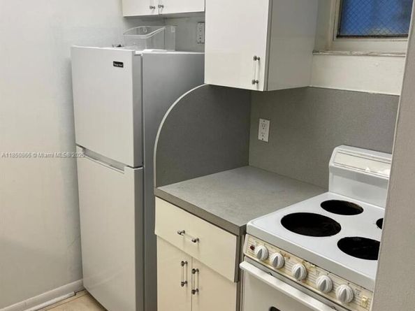 2000 Biarritz Dr 202, Miami Beach FL 33141