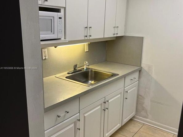 2000 Biarritz Dr 202, Miami Beach FL 33141