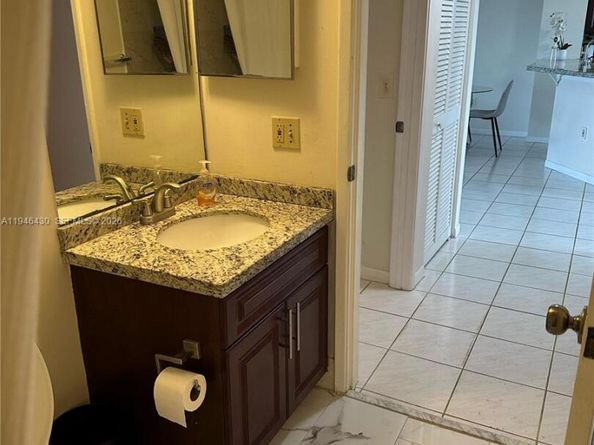 2240 N Cypress Bend Dr 805, Pompano Beach FL 33069